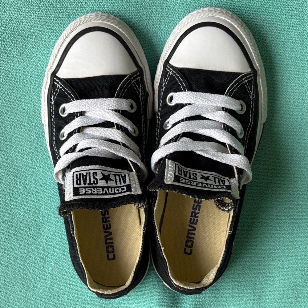 NWOT. Kids Converse Classic Black and White Low-Tops. Size 11 toddler